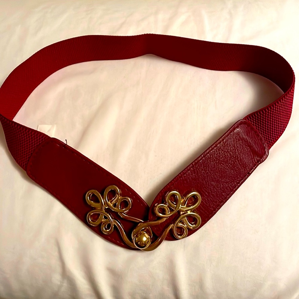 Scroll clasp belt